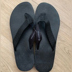 Never worn flip flop with arch support, size 8-1/2/ euro 40